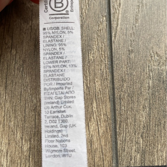 Athleta Aurora Seamless V Neck Crop Top Sz L Black Like New - Picture 5 of 7